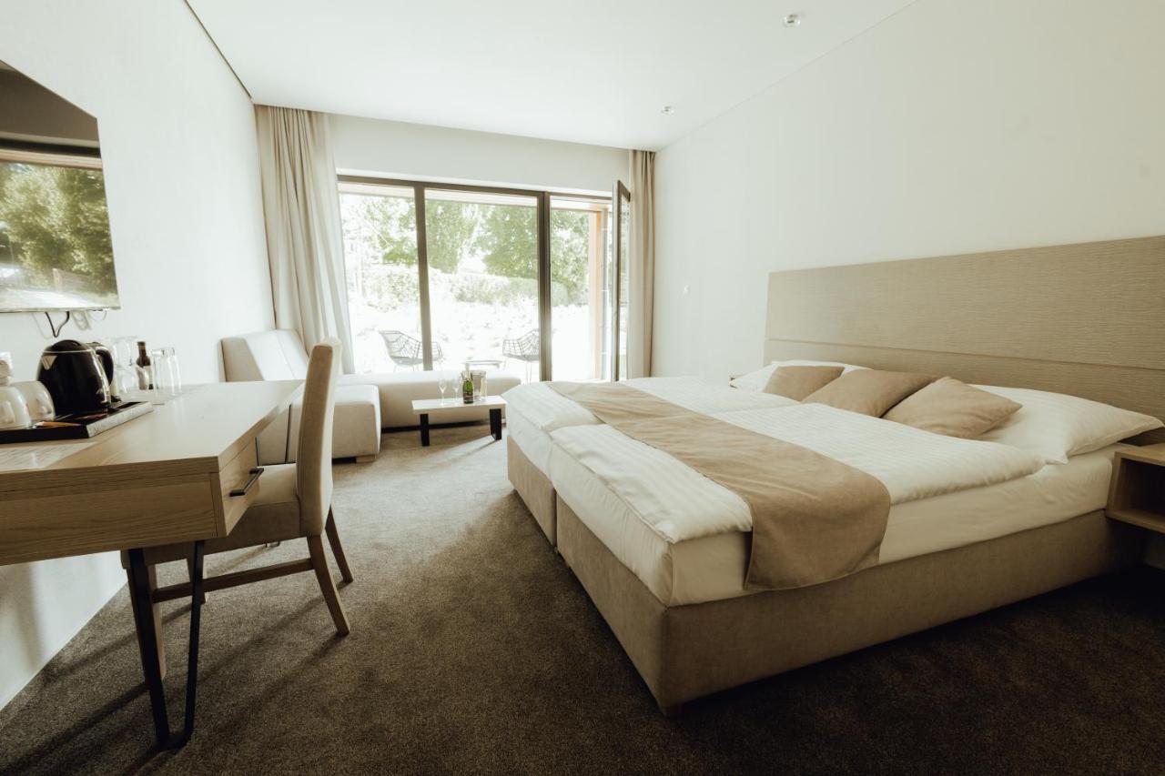 Hotel Resort Lovecka Basta Страконице Экстерьер фото