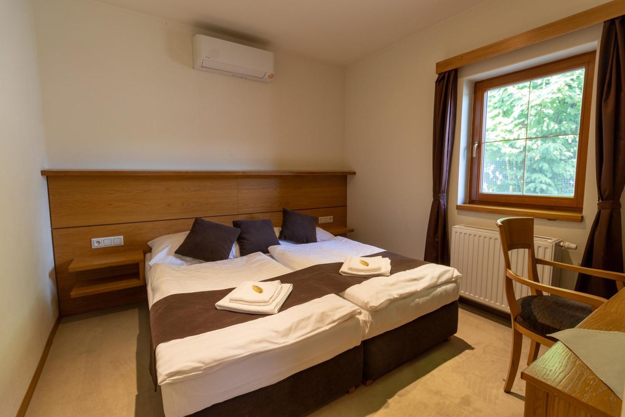 Hotel Resort Lovecka Basta Страконице Экстерьер фото