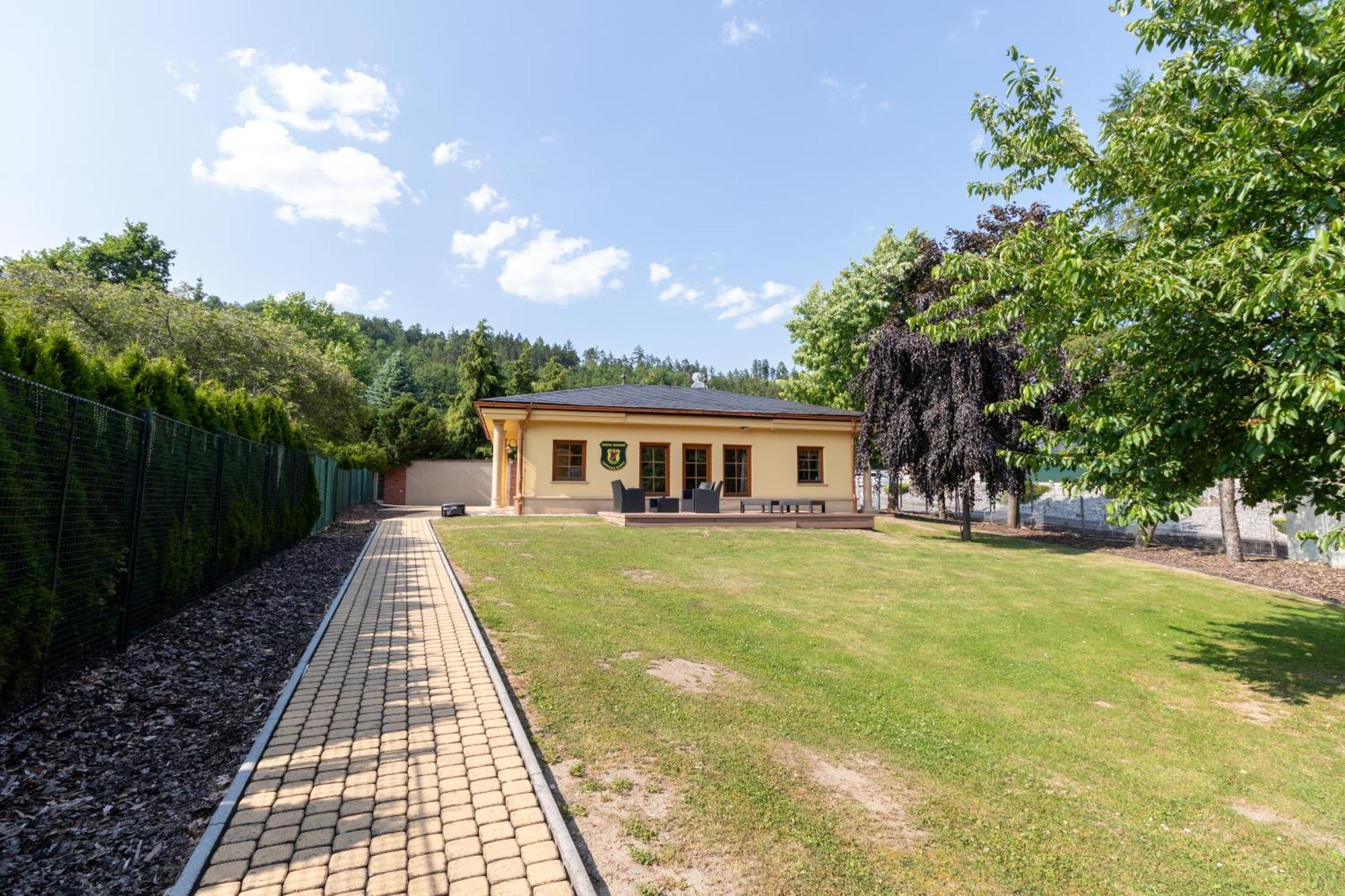 Hotel Resort Lovecka Basta Страконице Экстерьер фото