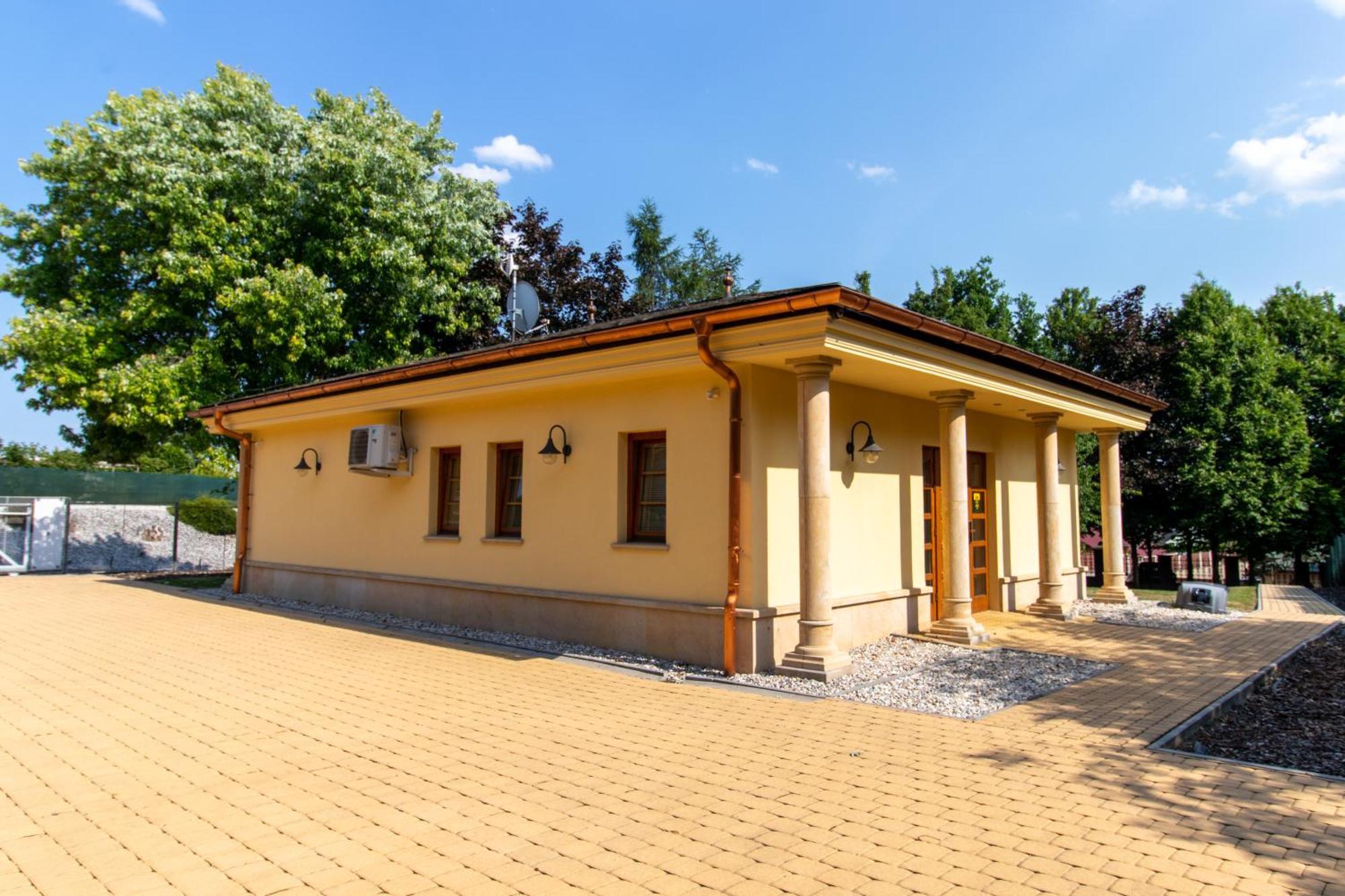 Hotel Resort Lovecka Basta Страконице Экстерьер фото