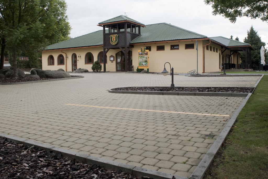 Hotel Resort Lovecka Basta Страконице Экстерьер фото