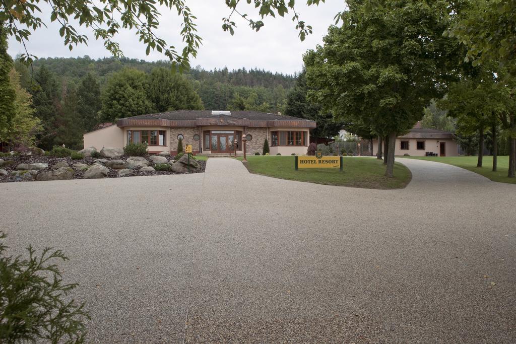 Hotel Resort Lovecka Basta Страконице Экстерьер фото